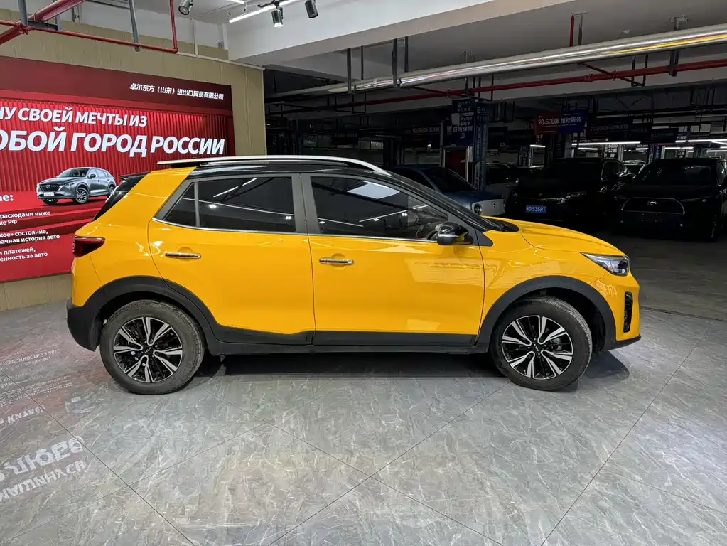 Stonic 1.4 L CVT Fun Enjoyment Sunroof
