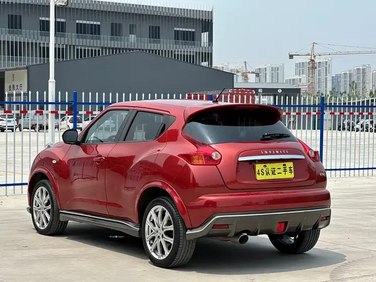 Infiniti ESQ 1.6 L Personality