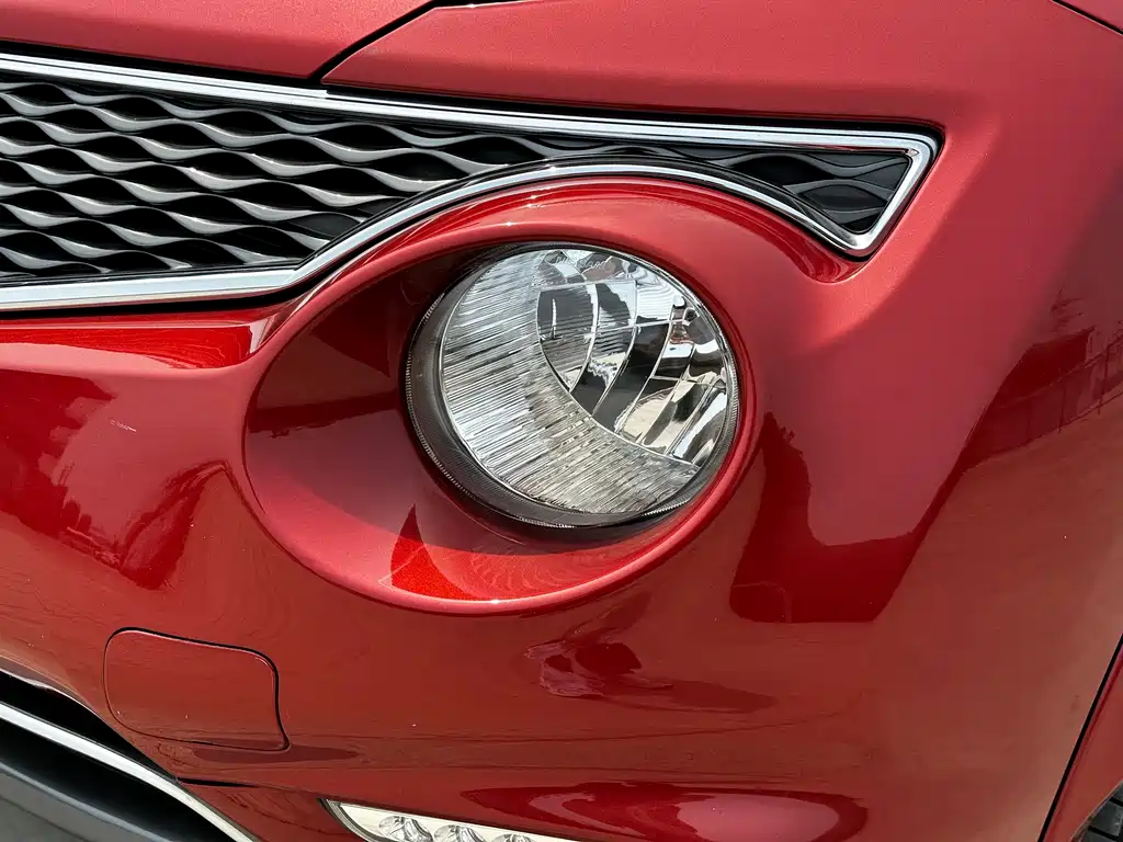 Infiniti ESQ 1.6 L Personality