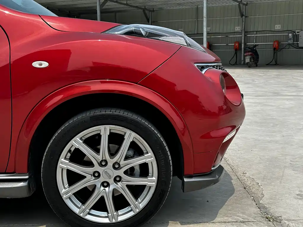 Infiniti ESQ 1.6 L Personality