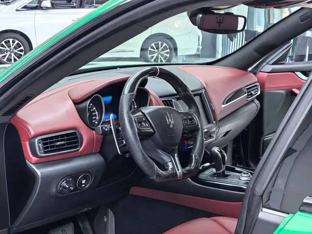 Levante 3.0 T Standard