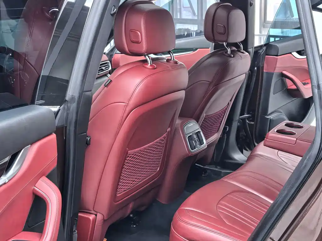 Levante 3.0 T Standard