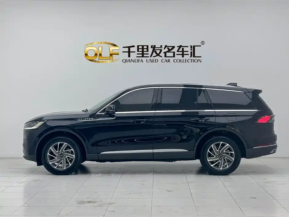Aviator 3.0 T V6 4 WD Elegant 6-seat