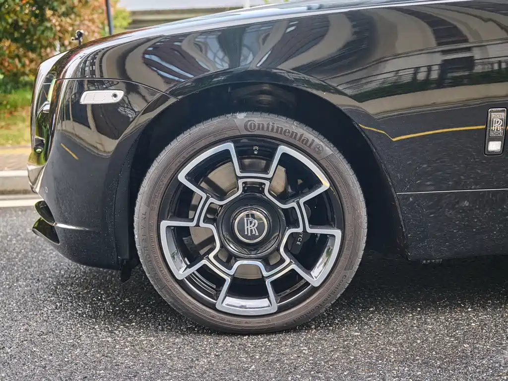 Wraith 6.6 T Black Badge