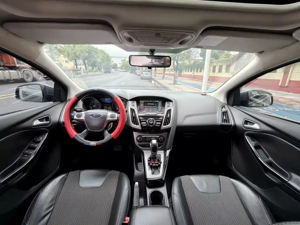 Focus Sedan 1.6 L Auto Style