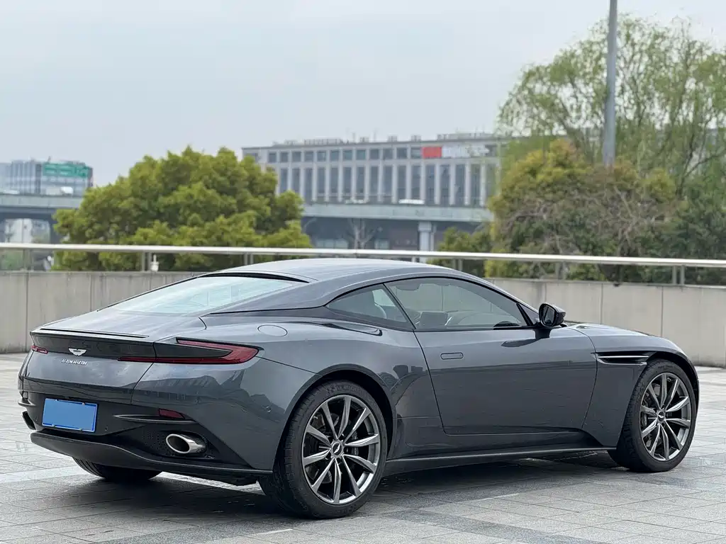Aston Martin DB11 4.0 T V8 Coupe