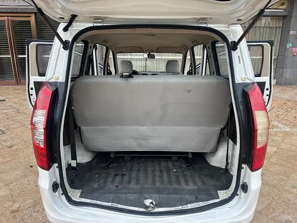 Wuling Hongguang 1.5 L S Comfort