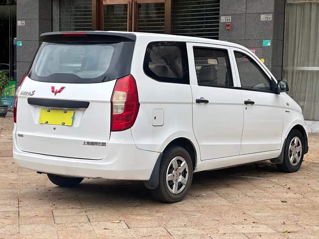 Wuling Hongguang 1.5 L S Comfort