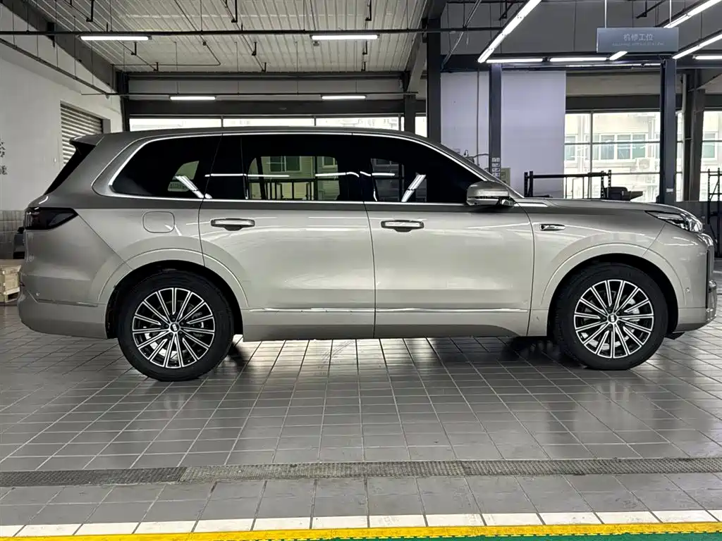 Galaxy M9 230 km 2 WD Explorer