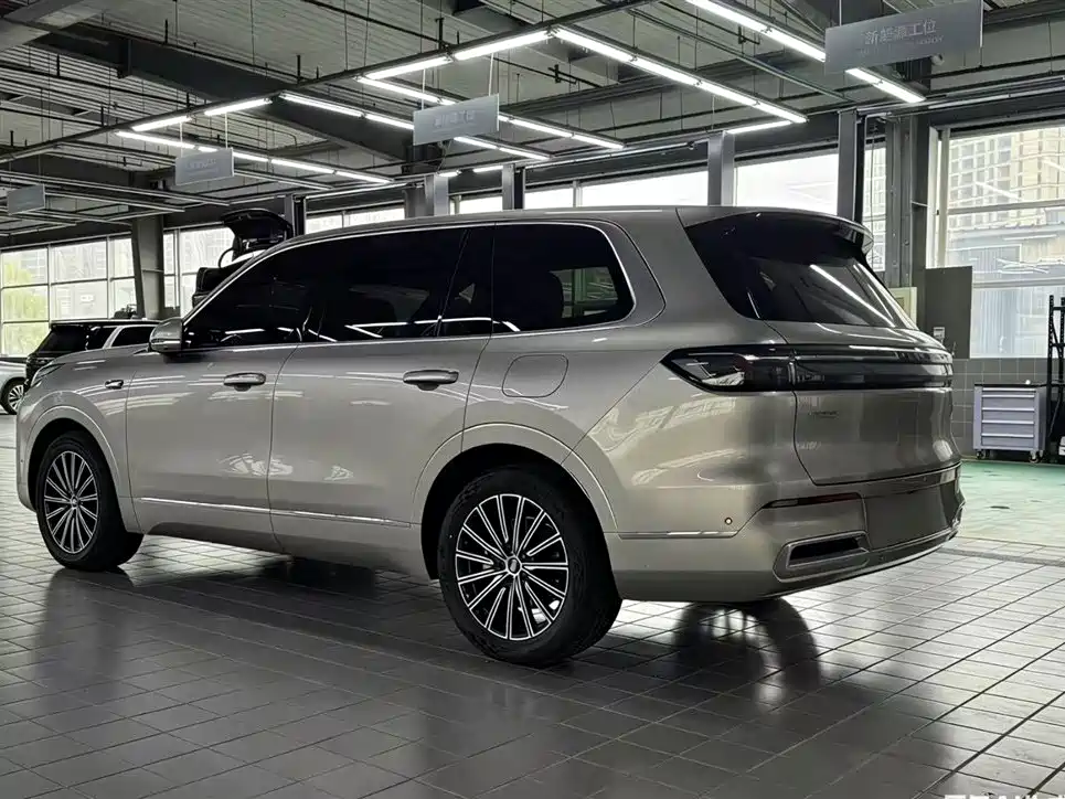 Galaxy M9 230 km 2 WD Explorer