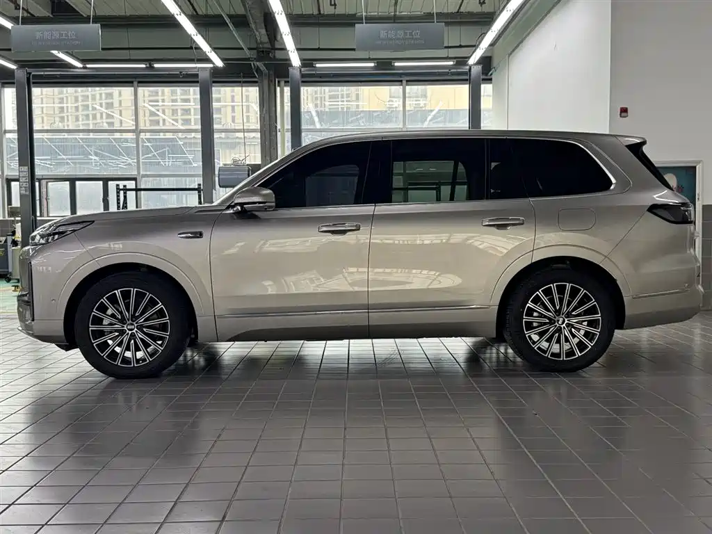 Galaxy M9 230 km 2 WD Explorer