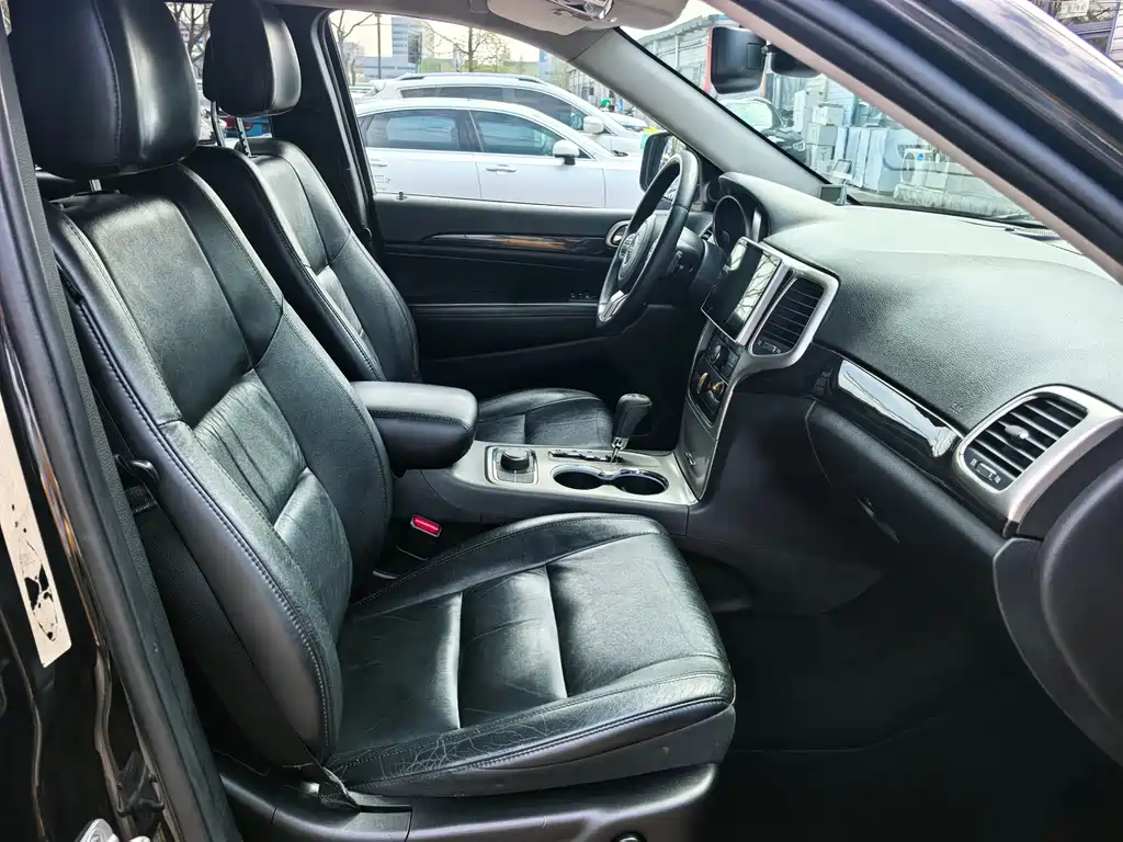 Grand Cherokee (Import) 大切诺基进口 2012款 3.6 L 豪华导航版