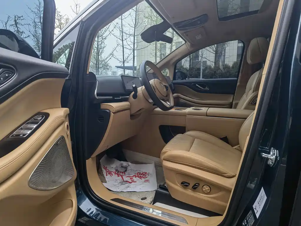Voyah Dreamer PHEV 4 WD Flagship Kunpeng