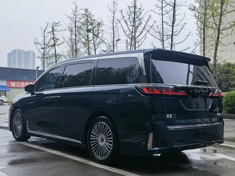 Voyah Dreamer PHEV 4 WD Flagship Kunpeng