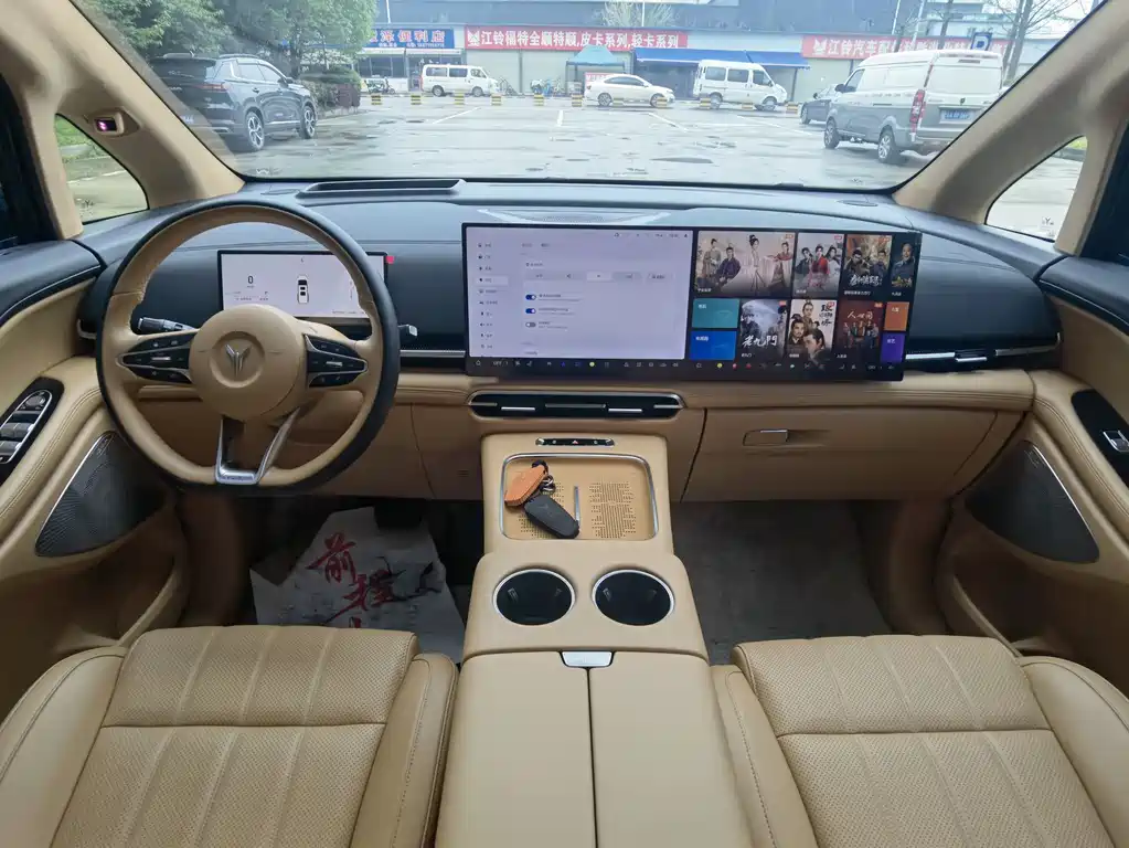 Voyah Dreamer PHEV 4 WD Flagship Kunpeng