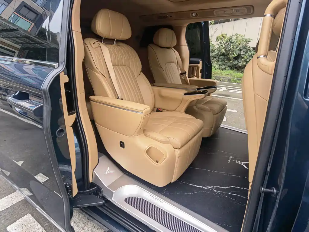 Voyah Dreamer PHEV 4 WD Flagship Kunpeng