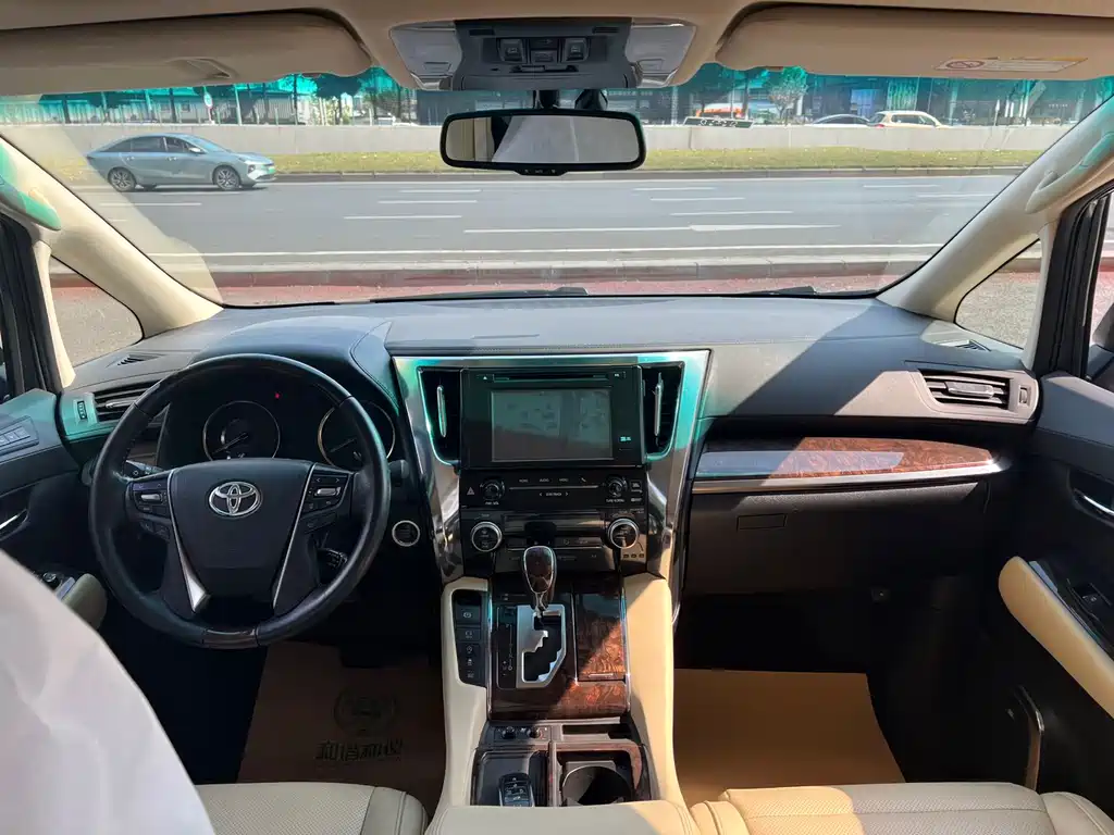Alphard 3.5 L Luxury