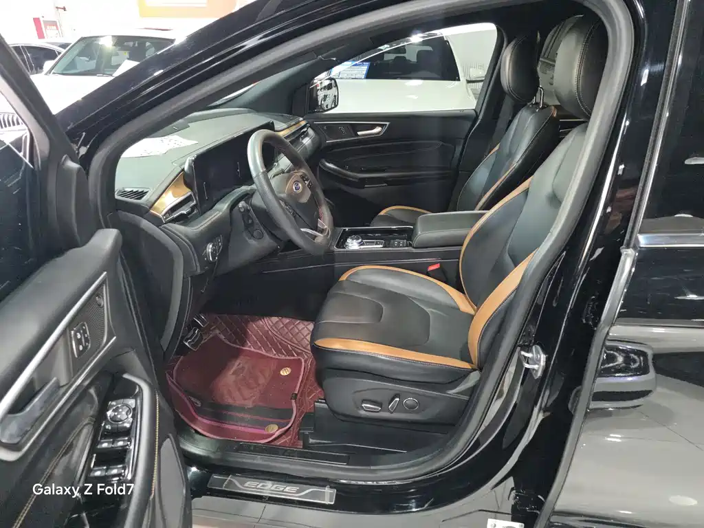 Edge PLUS EcoBoost 245 4 WD Supreme Sharp 7-seat