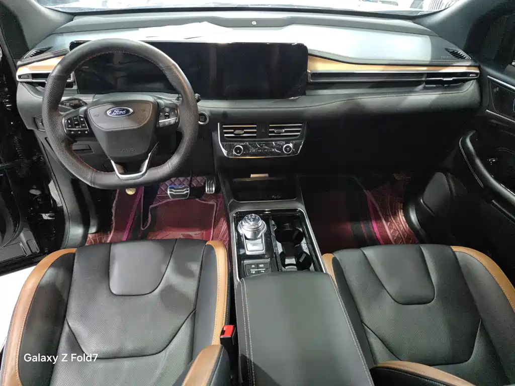 Edge PLUS EcoBoost 245 4 WD Supreme Sharp 7-seat