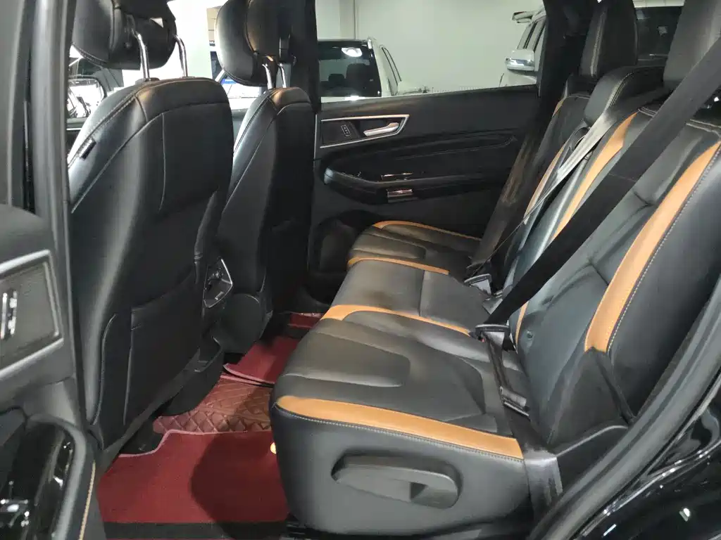 Edge PLUS EcoBoost 245 4 WD Supreme Sharp 7-seat