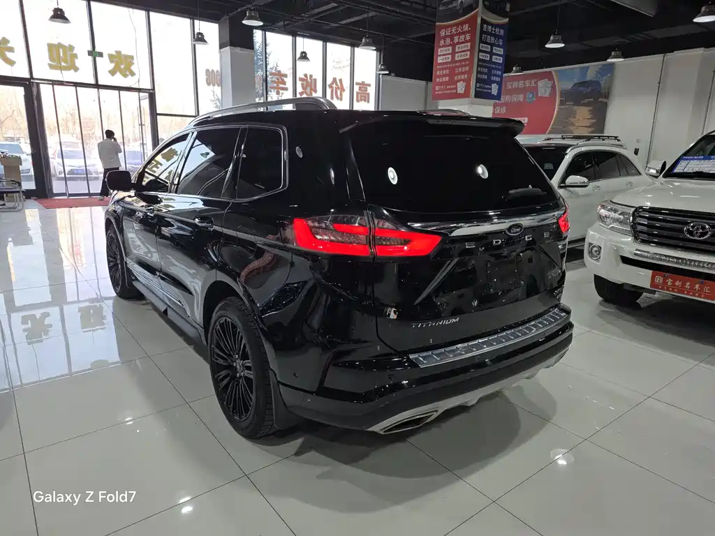 Edge PLUS EcoBoost 245 4 WD Supreme Sharp 7-seat