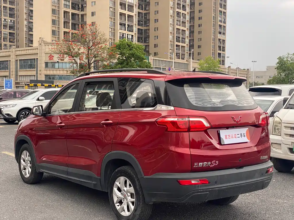 Wuling Hongguang S3 1.5 L Manual Comfort CN-V