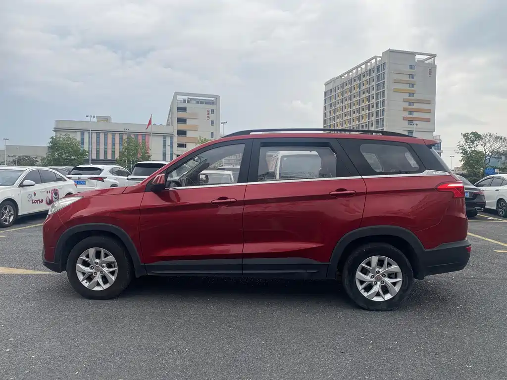 Wuling Hongguang S3 1.5 L Manual Comfort CN-V