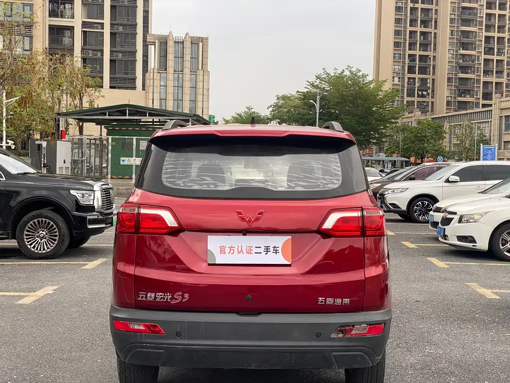 Wuling Hongguang S3 1.5 L Manual Comfort CN-V