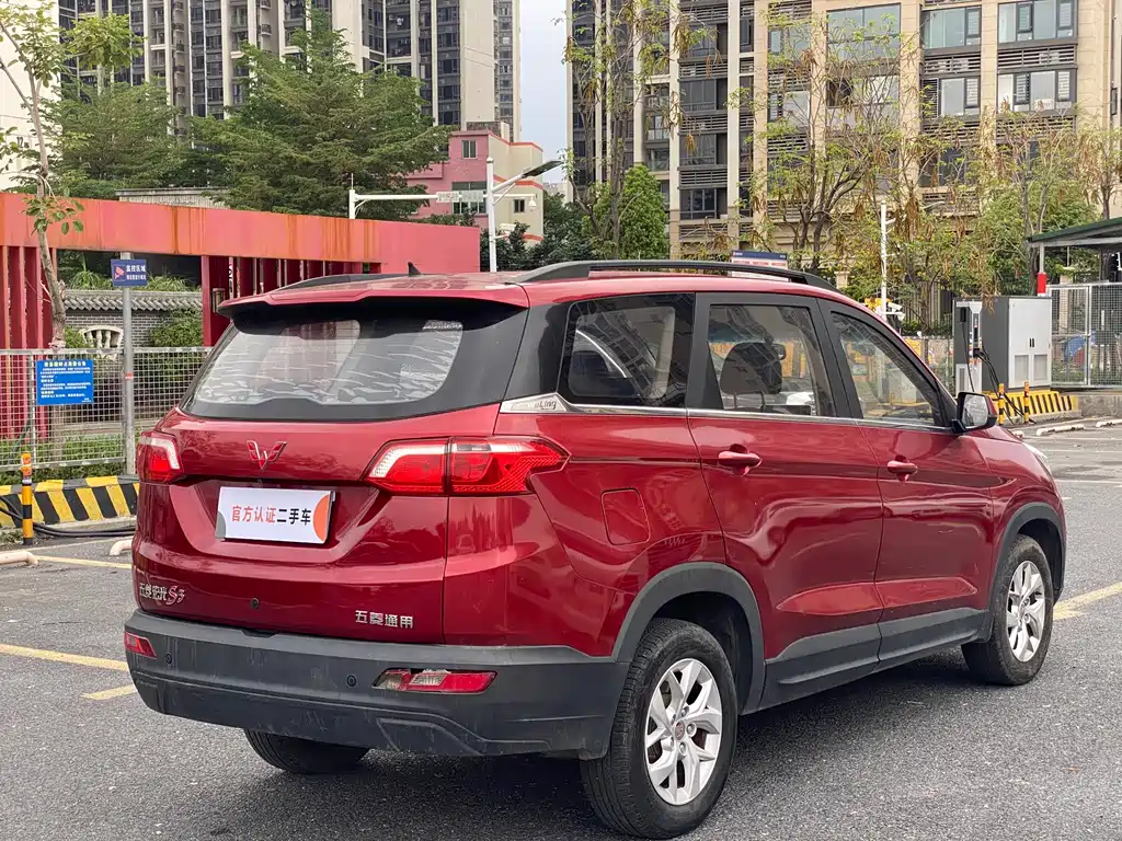 Wuling Hongguang S3 1.5 L Manual Comfort CN-V