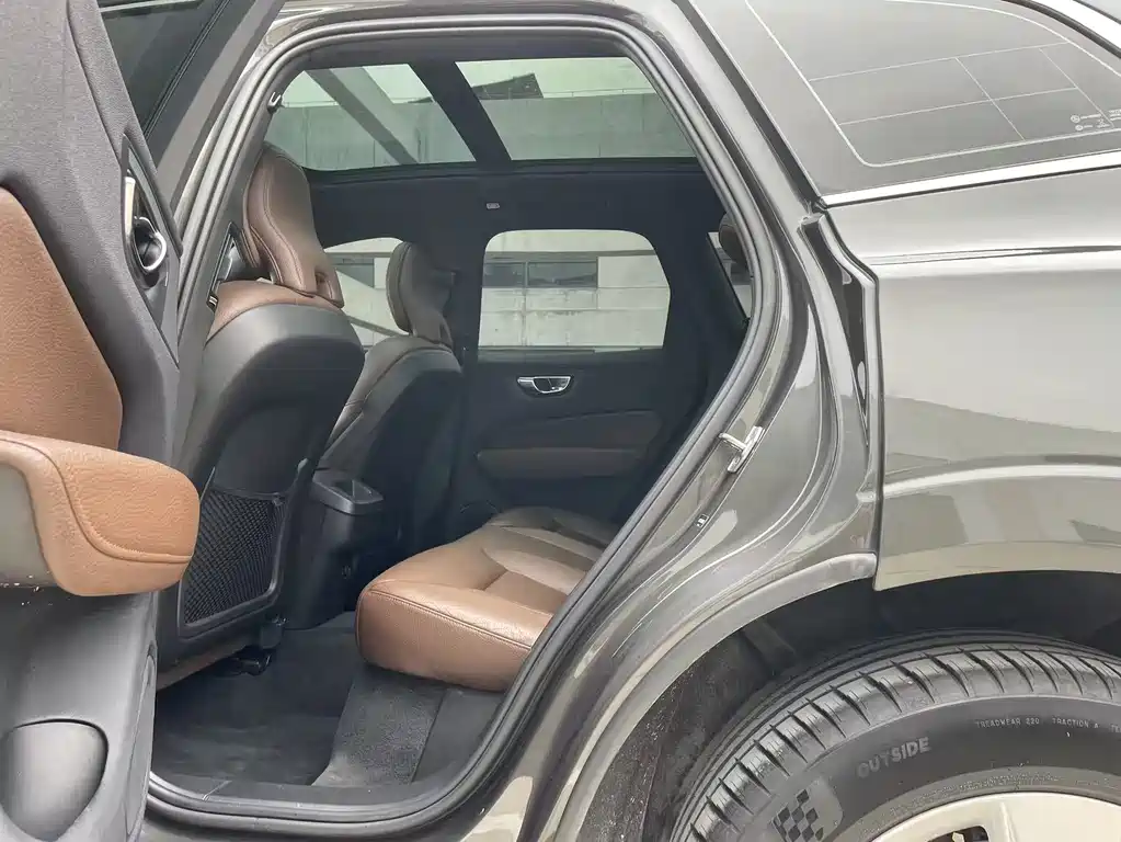 Volvo XC60 B5 4 WD Smart Ease Luxury
