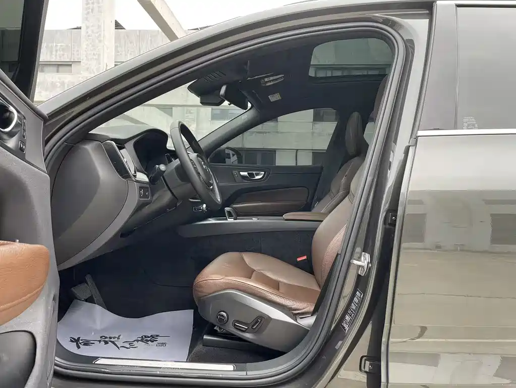 Volvo XC60 B5 4 WD Smart Ease Luxury