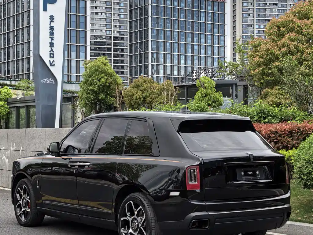 Cullinan Black Badge