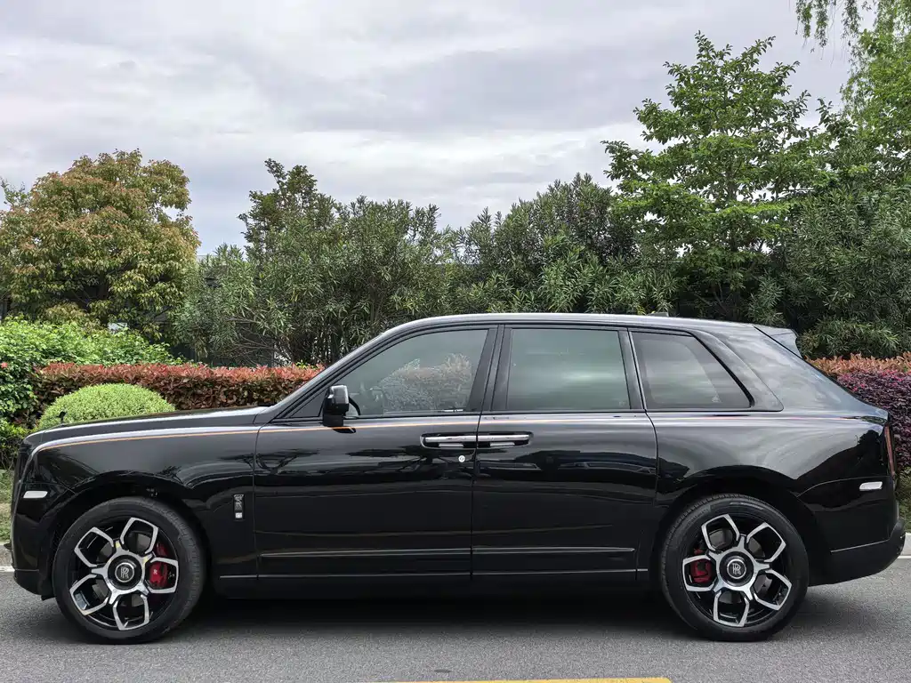 Cullinan Black Badge