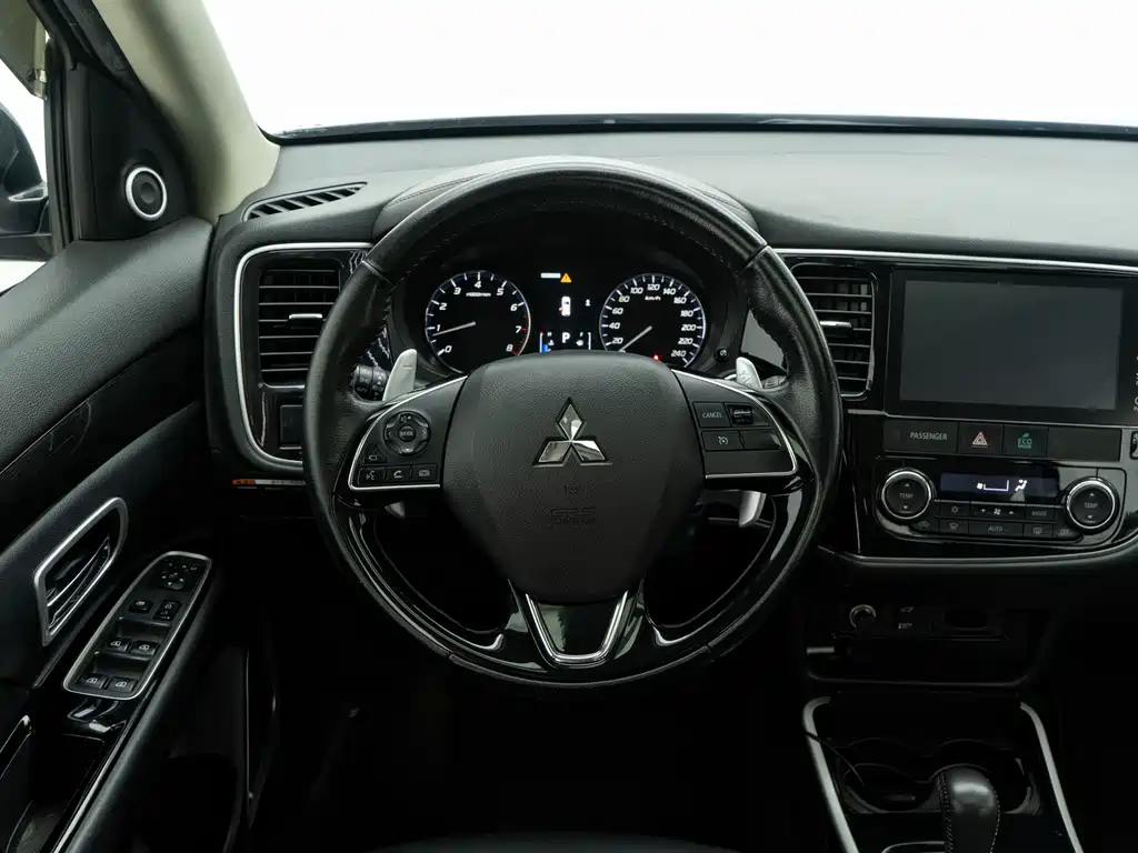 Outlander 2.4 L 4 WD Enjoyment 7-seat CN-VI