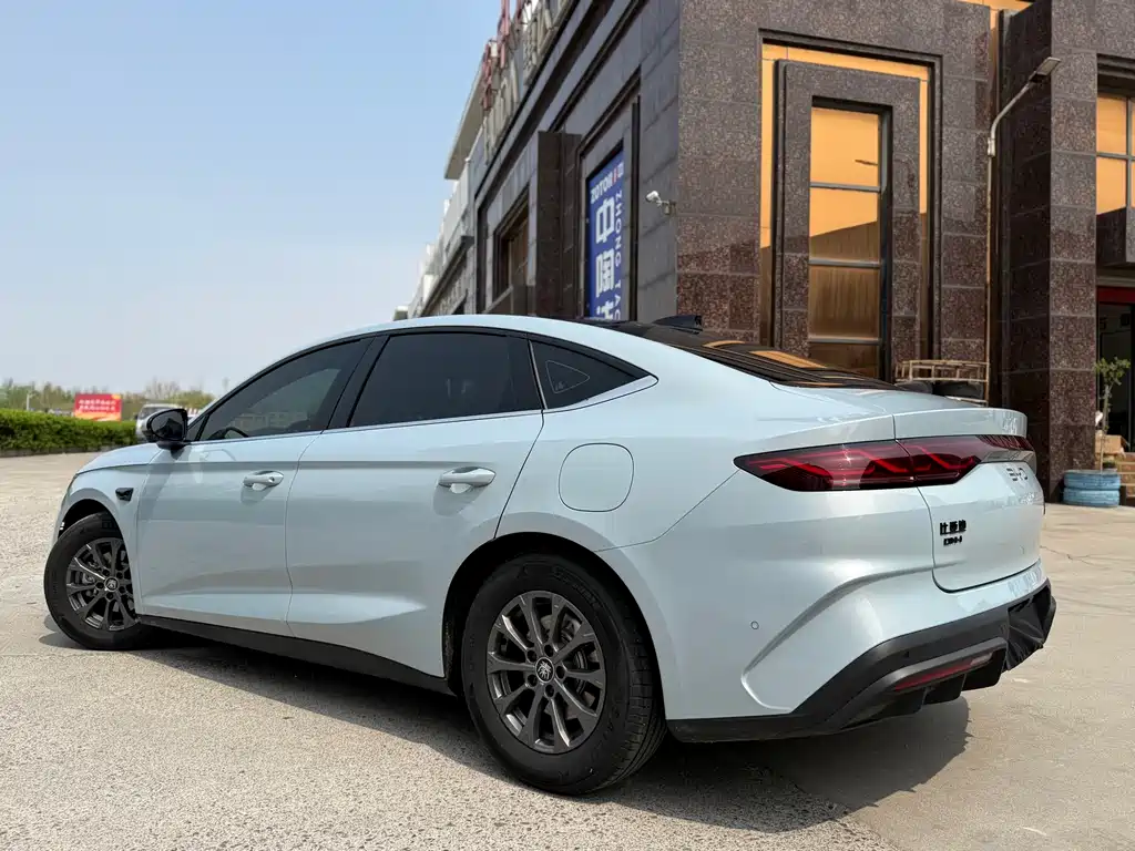 Qin L DM-i Smart Drive 80 KM Leading