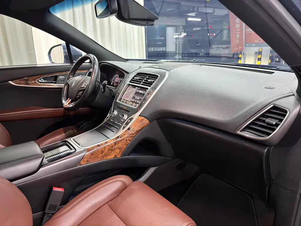 Lincoln MKX 2.7 T 4 WD Honor Shine