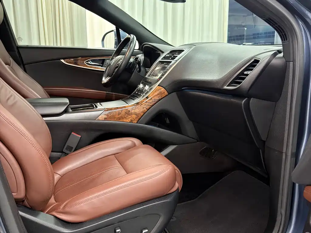 Lincoln MKX 2.7 T 4 WD Honor Shine