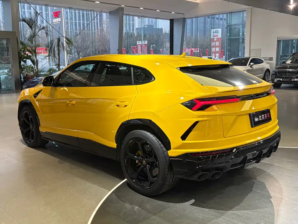 Urus 4.0 T V8