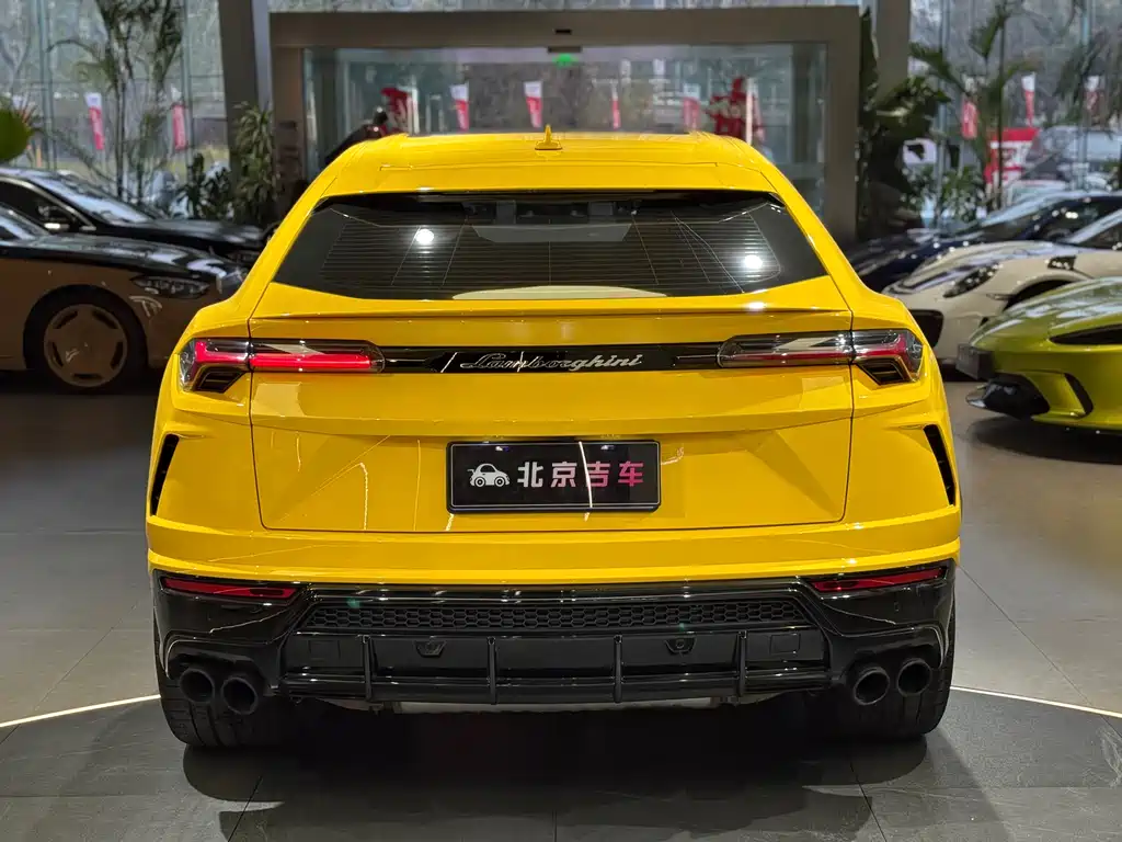 Urus 4.0 T V8