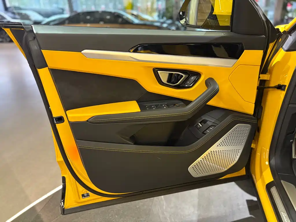Urus 4.0 T V8