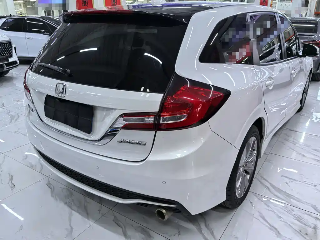 Jade 1.8 L Auto Comfort 5-seat