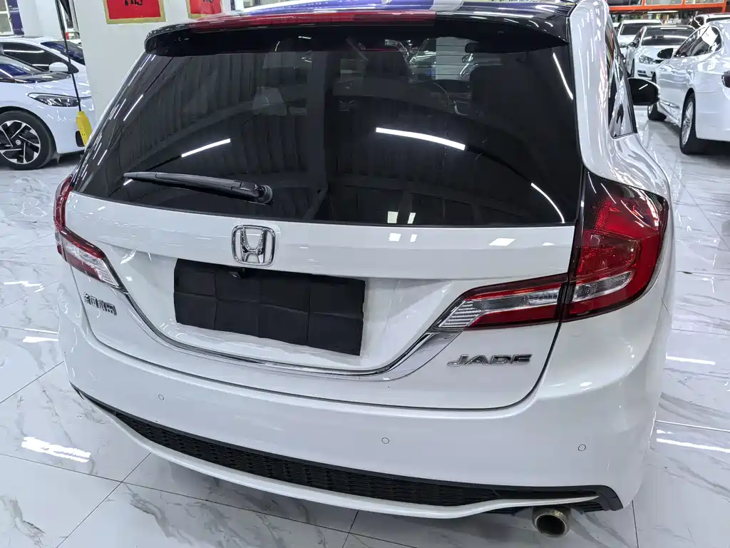 Jade 1.8 L Auto Comfort 5-seat