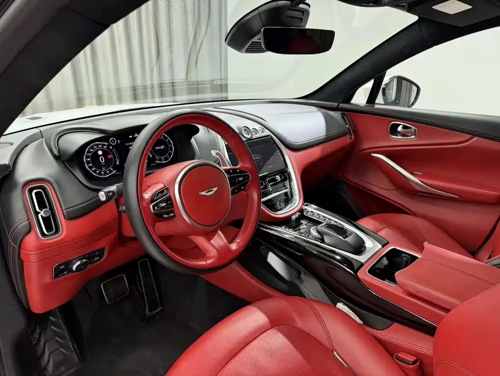 Aston Martin DBX 4.0 T V8