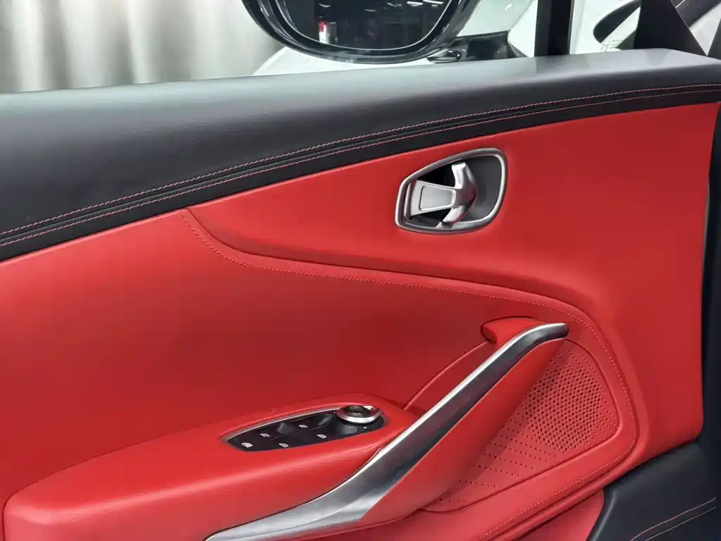 Aston Martin DBX 4.0 T V8