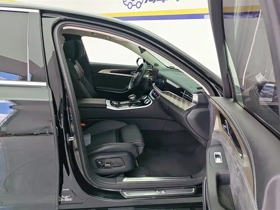 Hongqi H9 2.0 T Connected Flagship