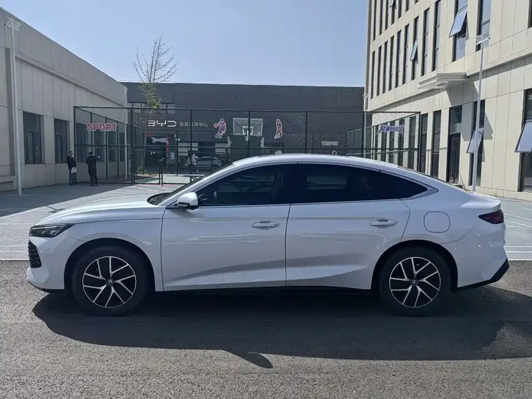 BYD Qin L DM-i 120 KM Leading