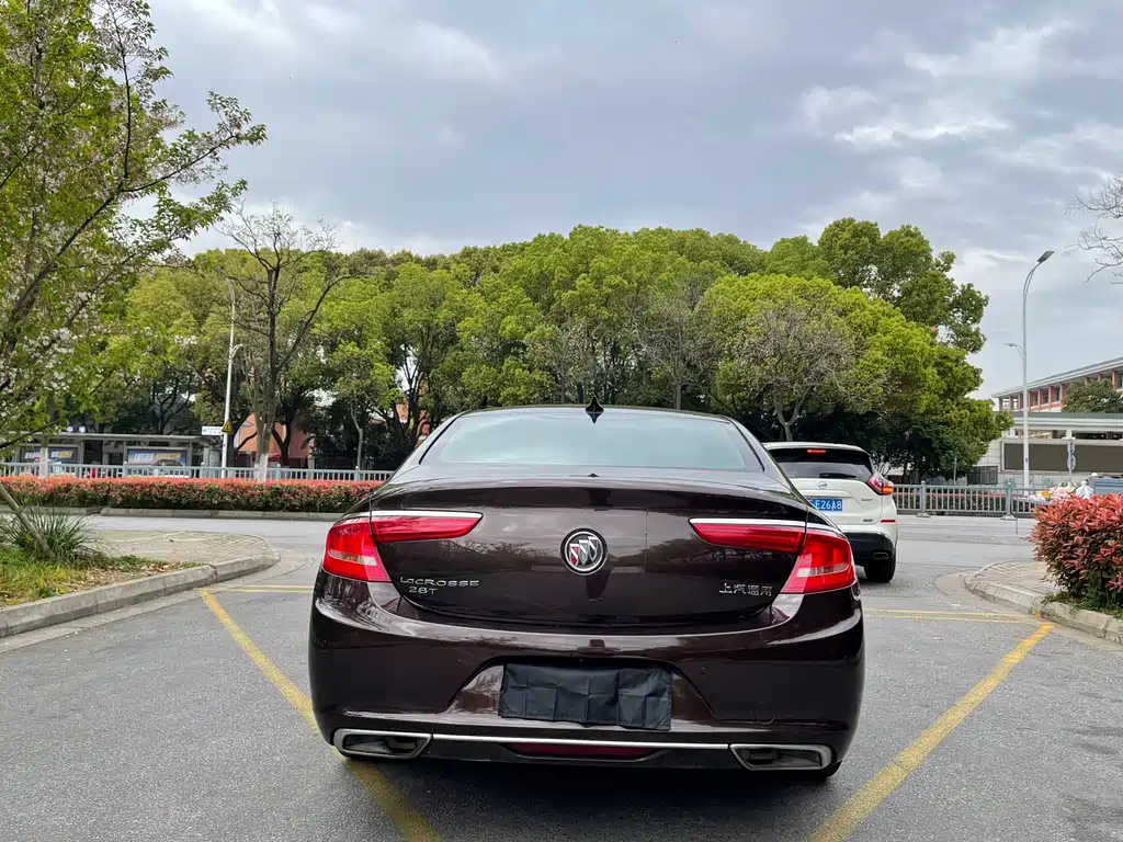 LaCrosse Facelift 28 T Elite