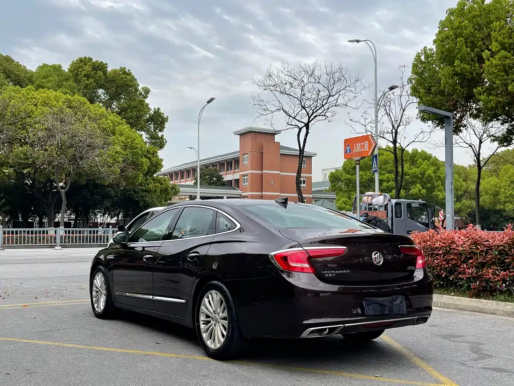 LaCrosse Facelift 28 T Elite