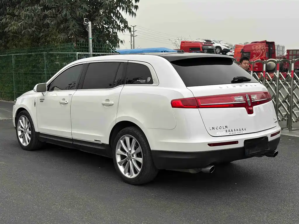 Lincoln MKT 3.5 T EcoBoost AWD