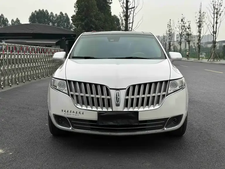 Lincoln MKT 3.5 T EcoBoost AWD